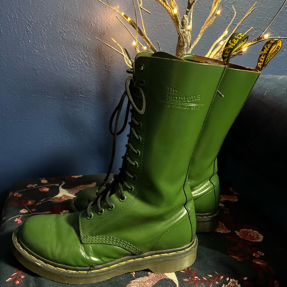 Like New! Barely worn Doc Martens in forest green, size 8 women’s.